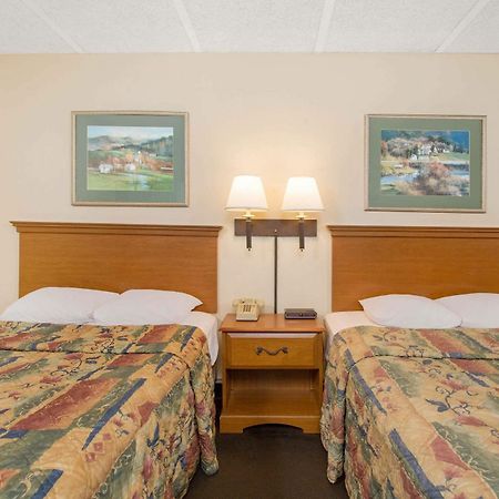 Garden Inn Fredricksburg South فريدريكسبيرغ المظهر الخارجي الصورة