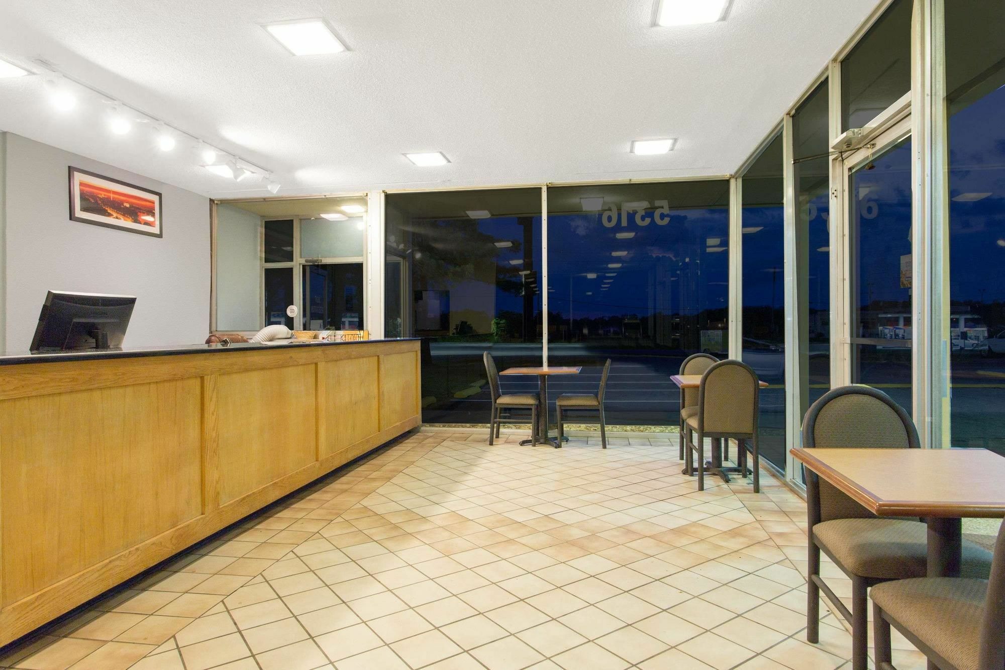 Garden Inn Fredricksburg South فريدريكسبيرغ المظهر الخارجي الصورة