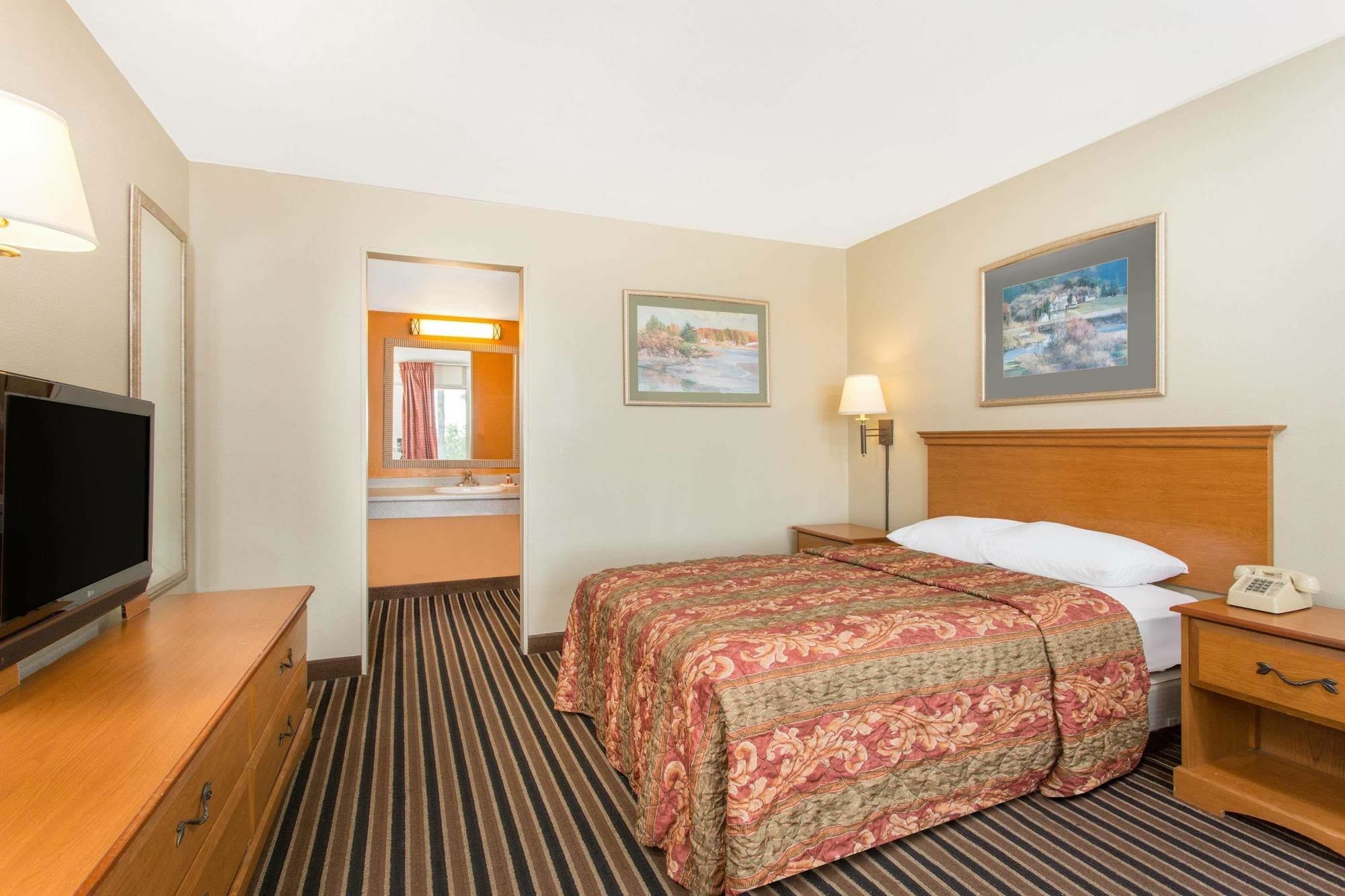 Garden Inn Fredricksburg South فريدريكسبيرغ المظهر الخارجي الصورة