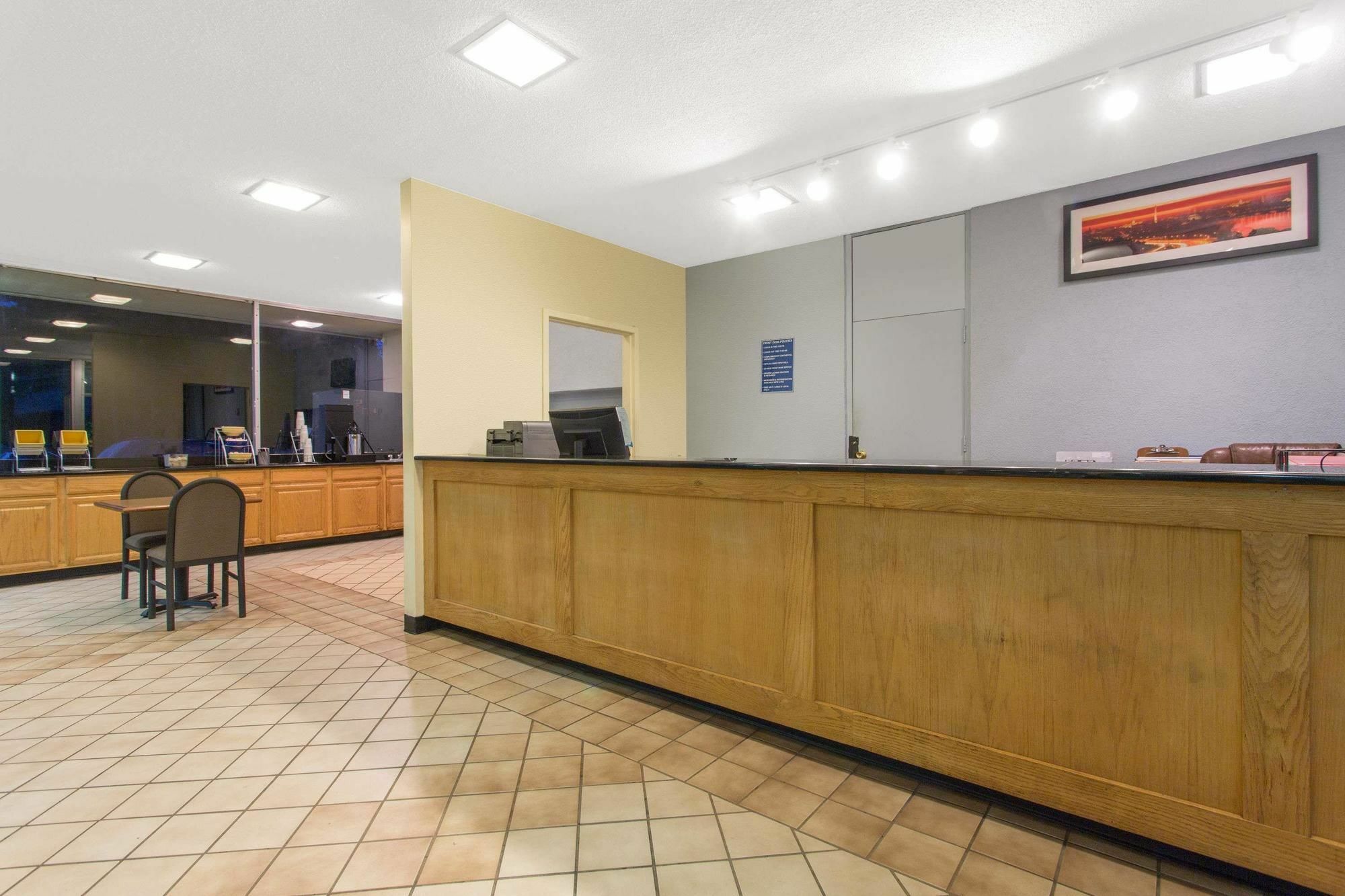 Garden Inn Fredricksburg South فريدريكسبيرغ المظهر الخارجي الصورة