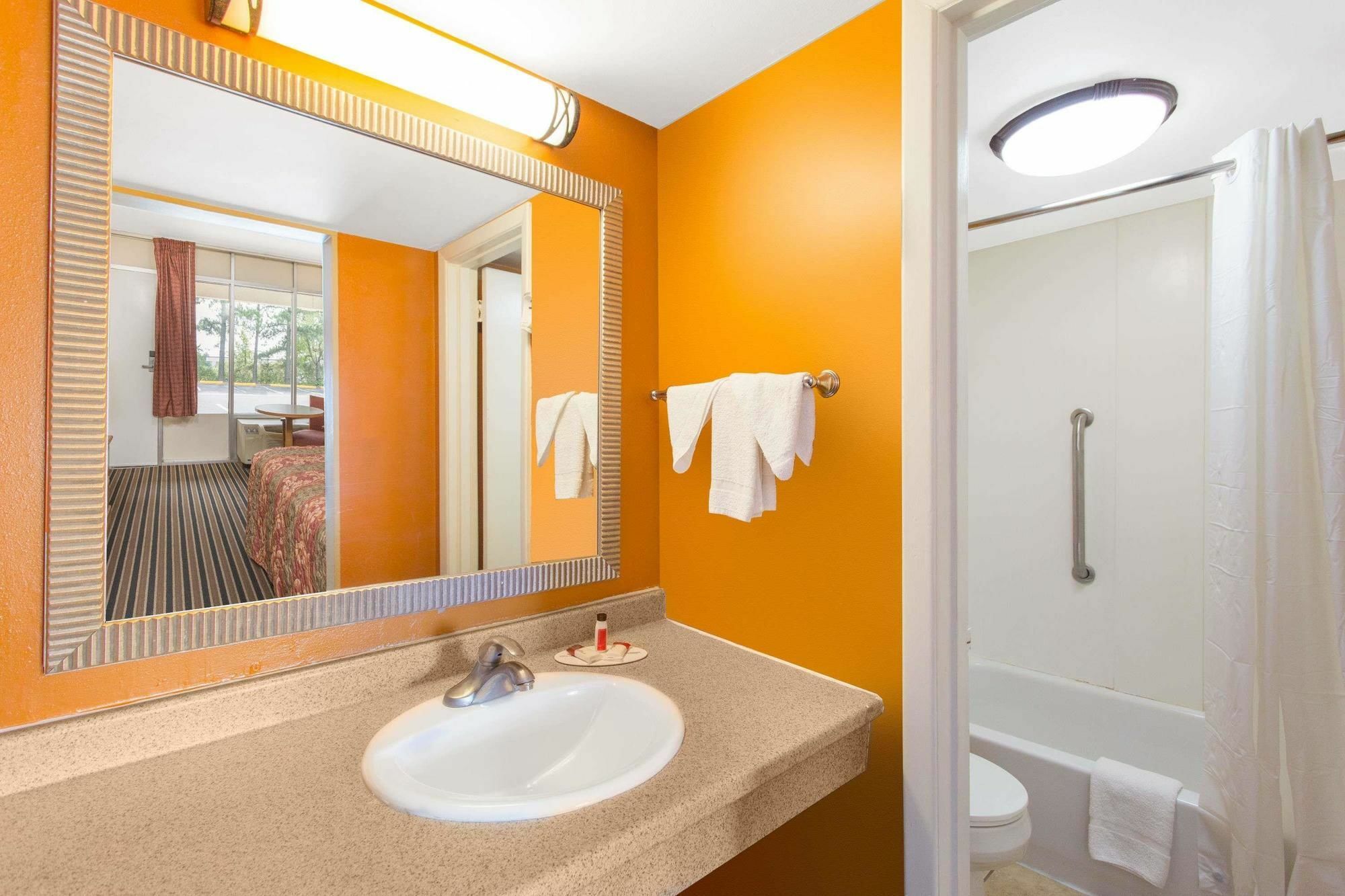 Garden Inn Fredricksburg South فريدريكسبيرغ المظهر الخارجي الصورة