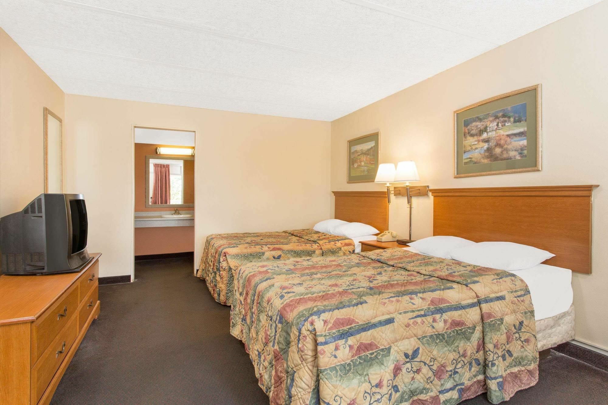 Garden Inn Fredricksburg South فريدريكسبيرغ المظهر الخارجي الصورة