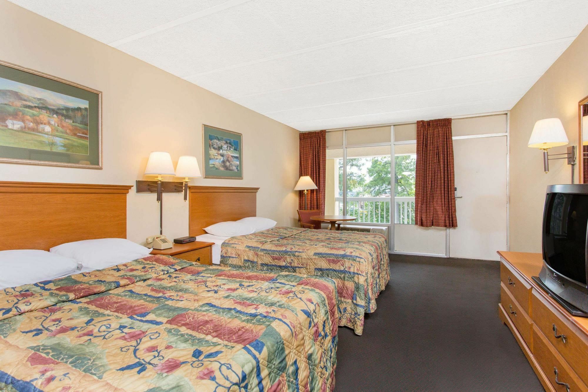Garden Inn Fredricksburg South فريدريكسبيرغ المظهر الخارجي الصورة